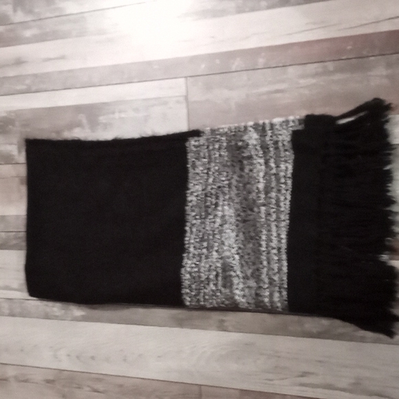 🖤💛THROW💛🖤 - Picture 3 of 5